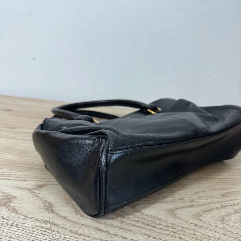 Worthington Black Leather Handbag Double‎ Handle Vintage 90s Y2K Gold Accents